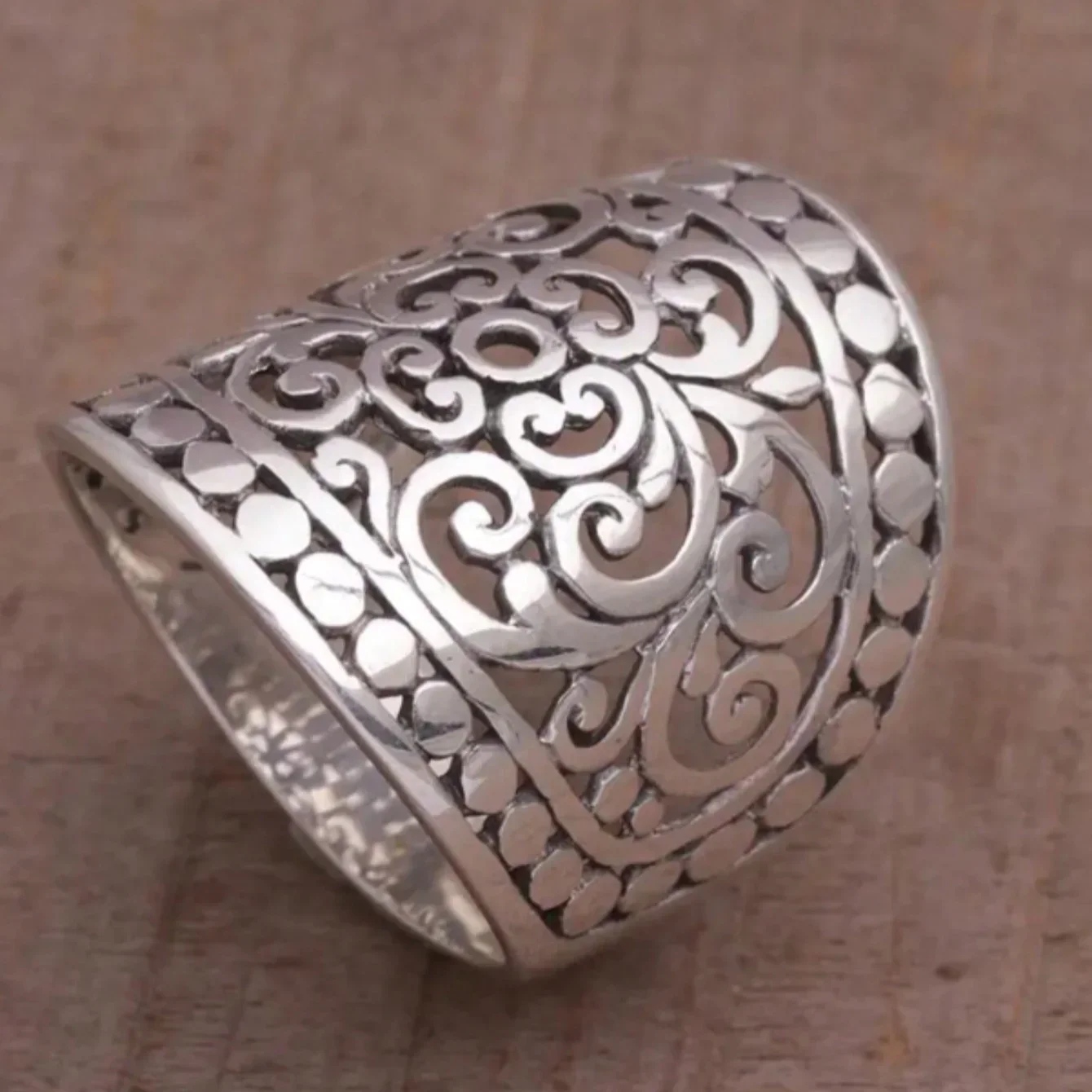 Vintage Wide Ring with Carved Flowers Suitable for Men and Women, Just Choose The Appropriate Size for Clothing