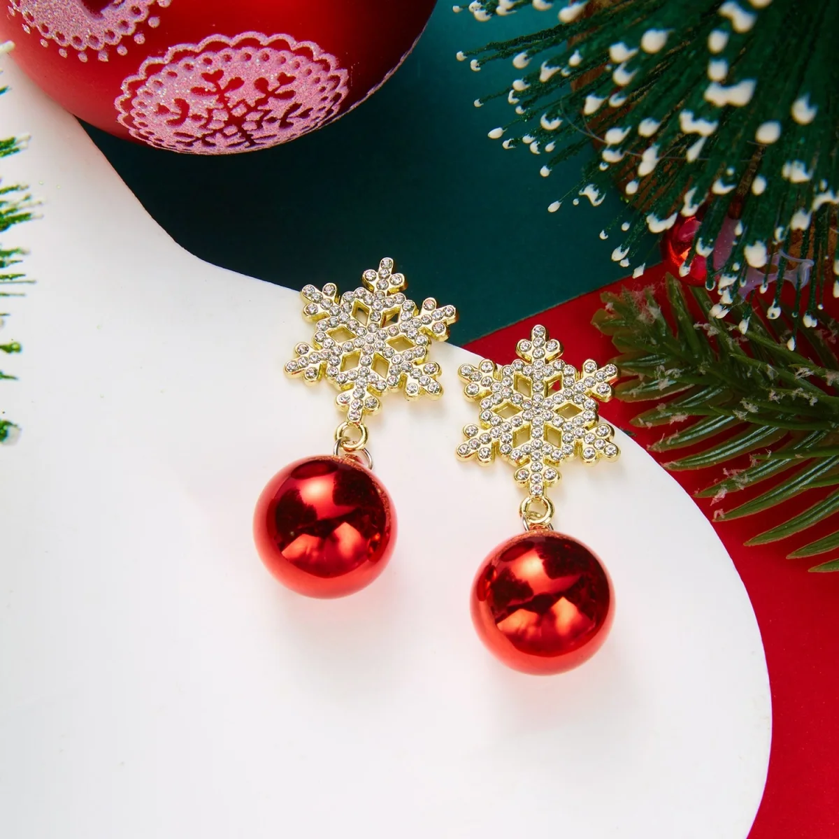 Weihnachtliche grün-rote Glitzer-Schleifenohrringe mit Kristallperlen und Glühbirnen für Damen, funkelnde Schneeflocken-Kugel-Ohrringe, Schmuck – Detail 33