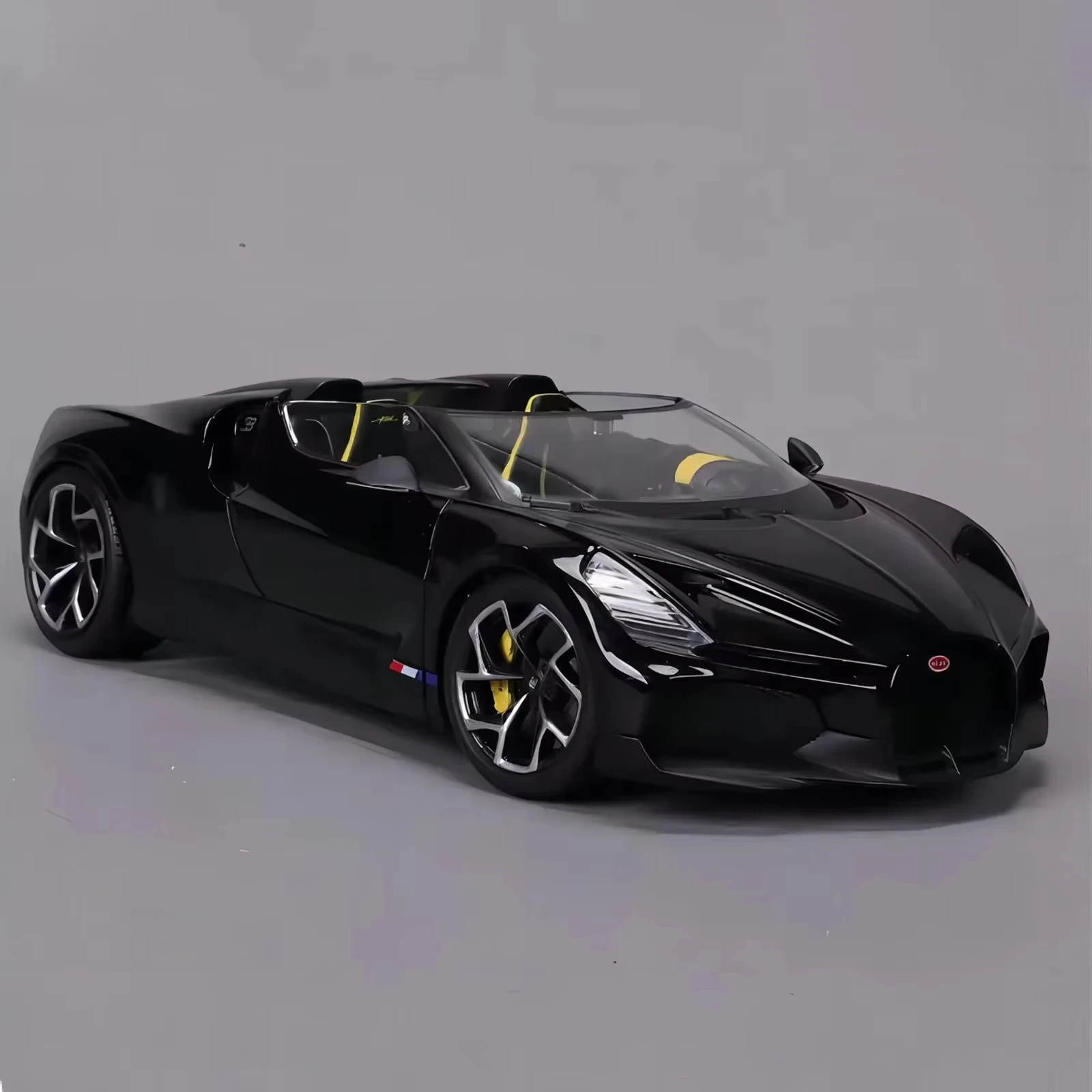 Bburago 1:18 Bugatti W16 Mistral Lega in miniatura Pressofuso Modello Bugatti Mistral Nero Giocattoli sportivi Auto Giocattolo per bambini Regalo di Natale