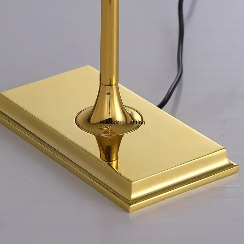 2026 الشمال مصمم غولدمان الرجعية LED الجدول مصباح غرفة نوم السرير غرفة المعيشة فندق الديكور بساطتها حامل مكتبي الإضاءة #5