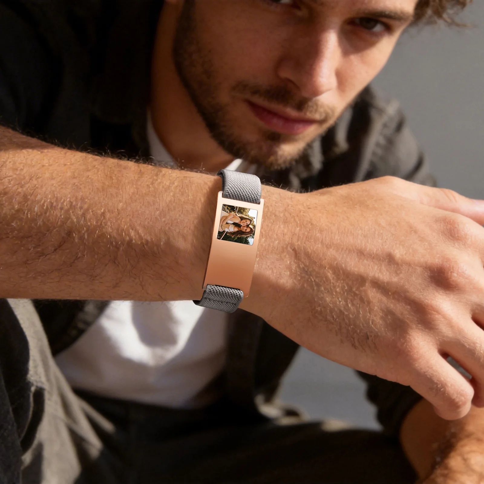 Personalisiertes Foto-Elastikarmband für Männer und Frauen, Individuell Gravierter Text Edelstahl-ID-Armbänder Geschenk – Detail 5