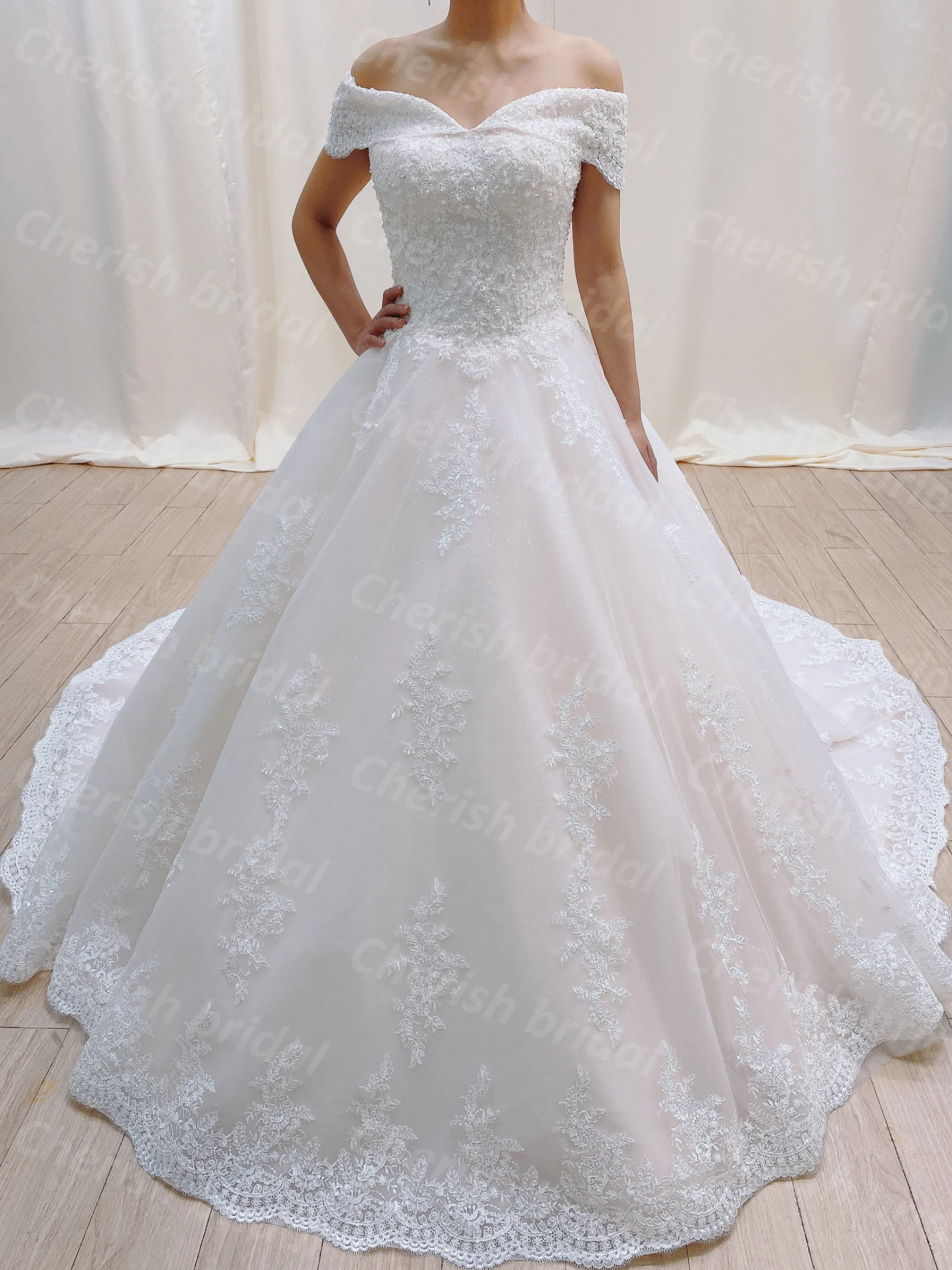 

C1042B Exquisite Wedding Dress for Bride Ball Gown Dresses for Women Off Shoulder Lace Applique and Beading Bridal Dress Lace Up