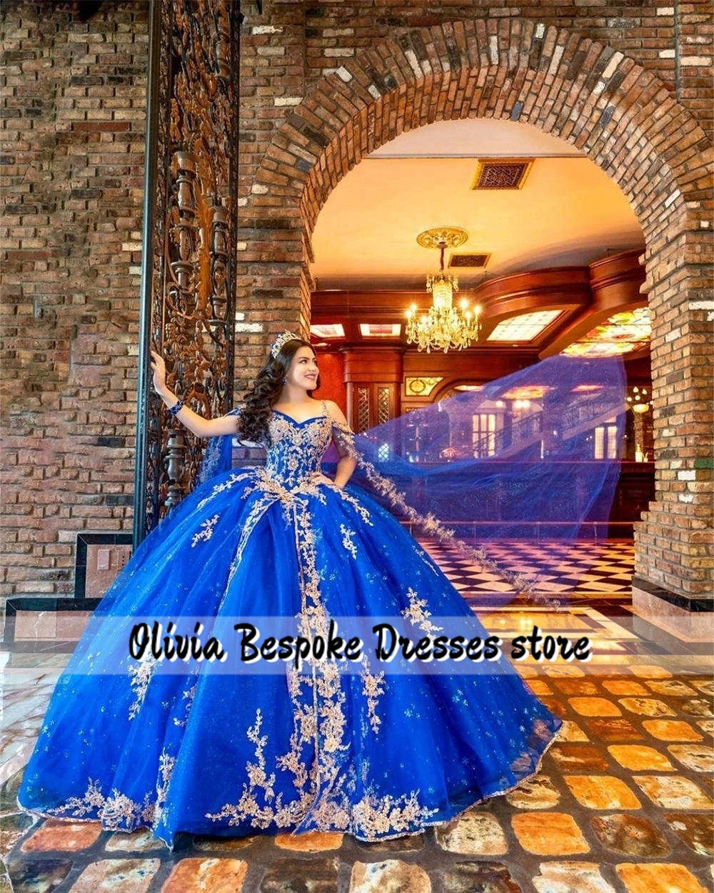 Romantic King Blue Spaghetti 15 Quinceanera Dresses 2024 Gold Appliques Mexican Ball Gown With Cape Formal Gowns Customized