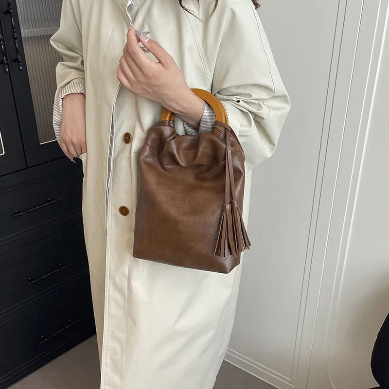 

Classic Designer Large Capacity Diaper Bags For Women Elegant Minimalist Shoulder Bag Simple Leather Commuter Bag Vintage Chic