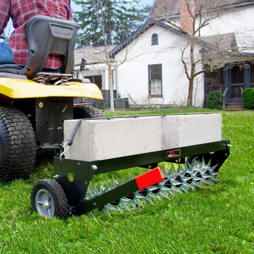 Tow Behind Spike Aerator con ruote di trasporto, rilassamento del terreno da giardino da 40"