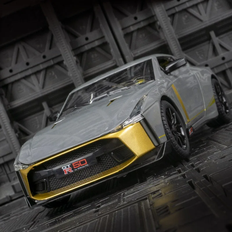 1:24 GT-R50 modelo de coche deportivo, puertas y capó de motor, el maletero se puede abrir tiene funciones de sonido y iluminación simuladas