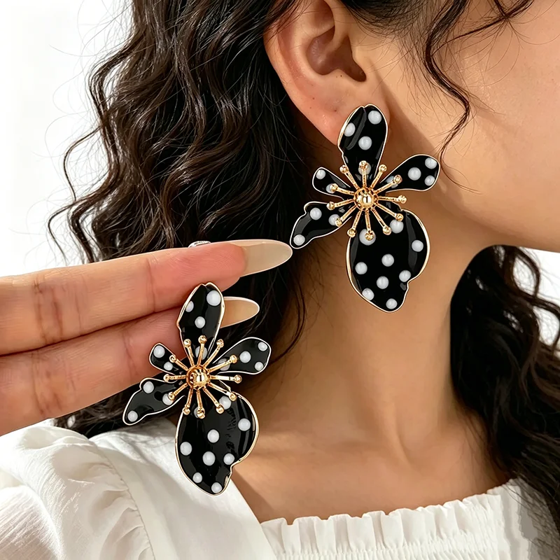 

Charming Elegant Exaggerated Black and White Polka Dots Flower Stud Earrings Women's Summer Sweet Earrings Holiday Party Jewelry