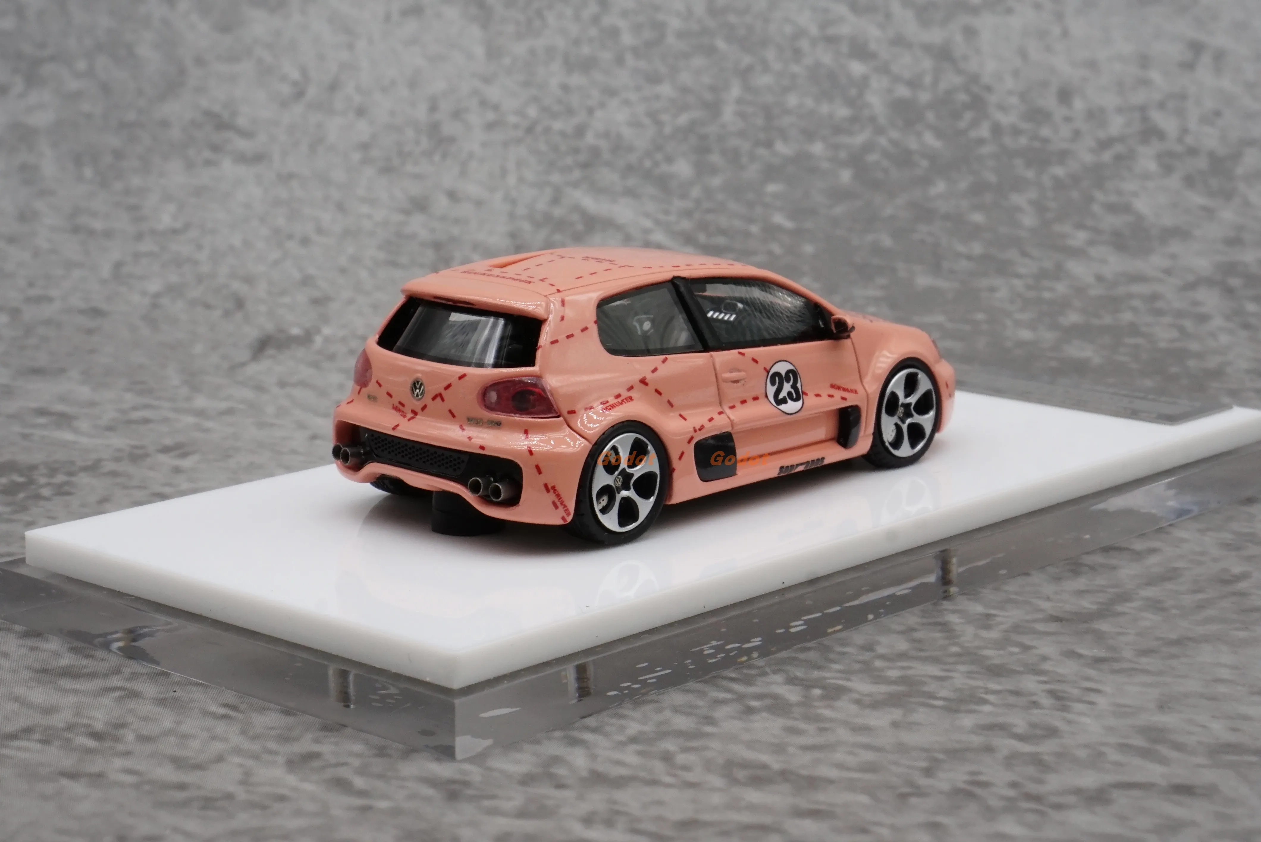 1:64 Volkswagen Golf GTI W12 650 Pink Pig Limited Edition Resin Model Car Gift