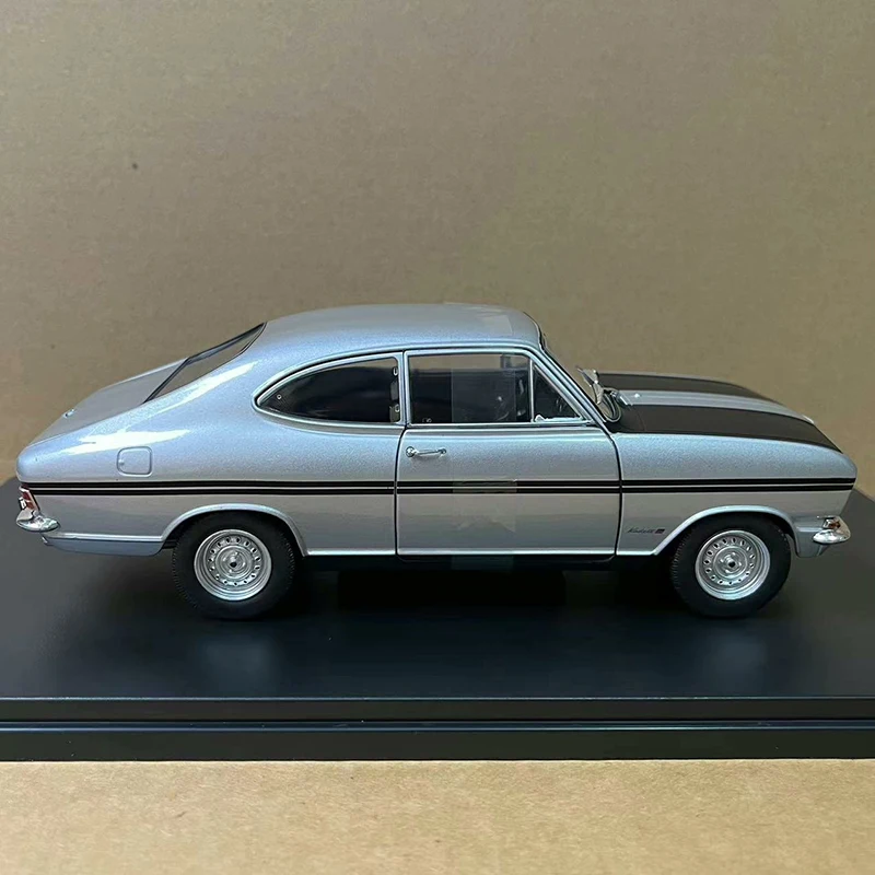 Diecast 1:24 Scale OPEL KADETT B Car Alloy Simulation Car Model Toy Collectible Ornaments