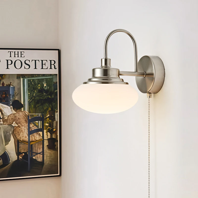 مصباح جداري بسيط من باوهاوس ريترو اسكندنافي مع مفتاح مناسب لممر حائط الخلفية لغرفة النوم بجانب السرير