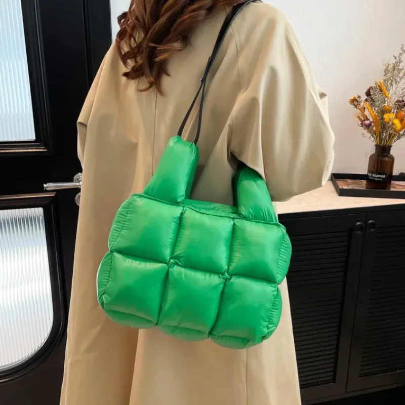 

Winter Lightweight Quilted Cotton Padded Lattice Wrist Handbag Soft Puffer Geometric Tote Shoulder Bag for Women Crossbody Bags