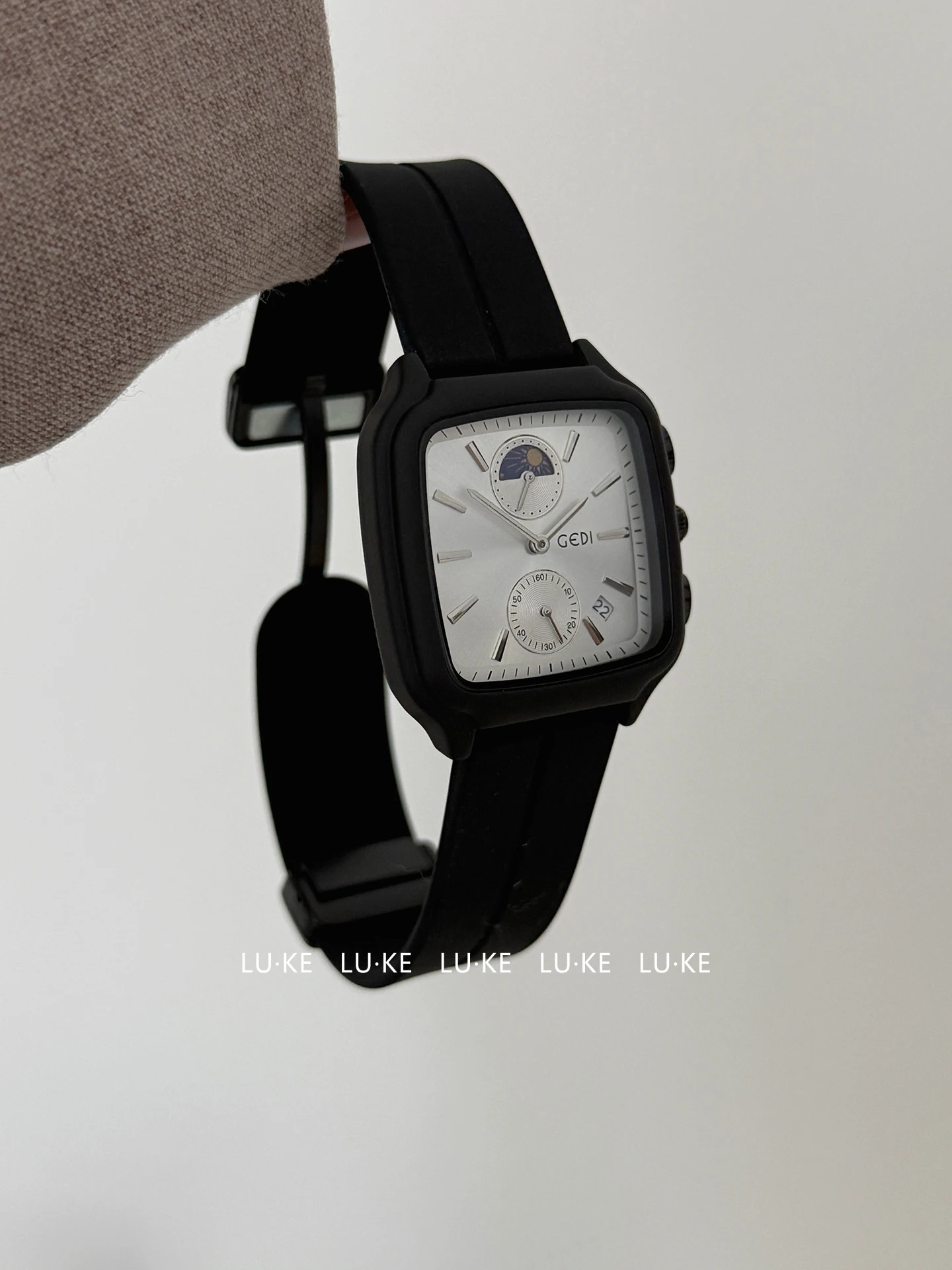 ساعة نسائية من السيليكون المغناطيسي باللونين الأبيض والأسود الأكثر مبيعًا لعام 2025، كوارتز كاجوال، ساعة نسائية فاخرة أصلية، هدية نسائية #2