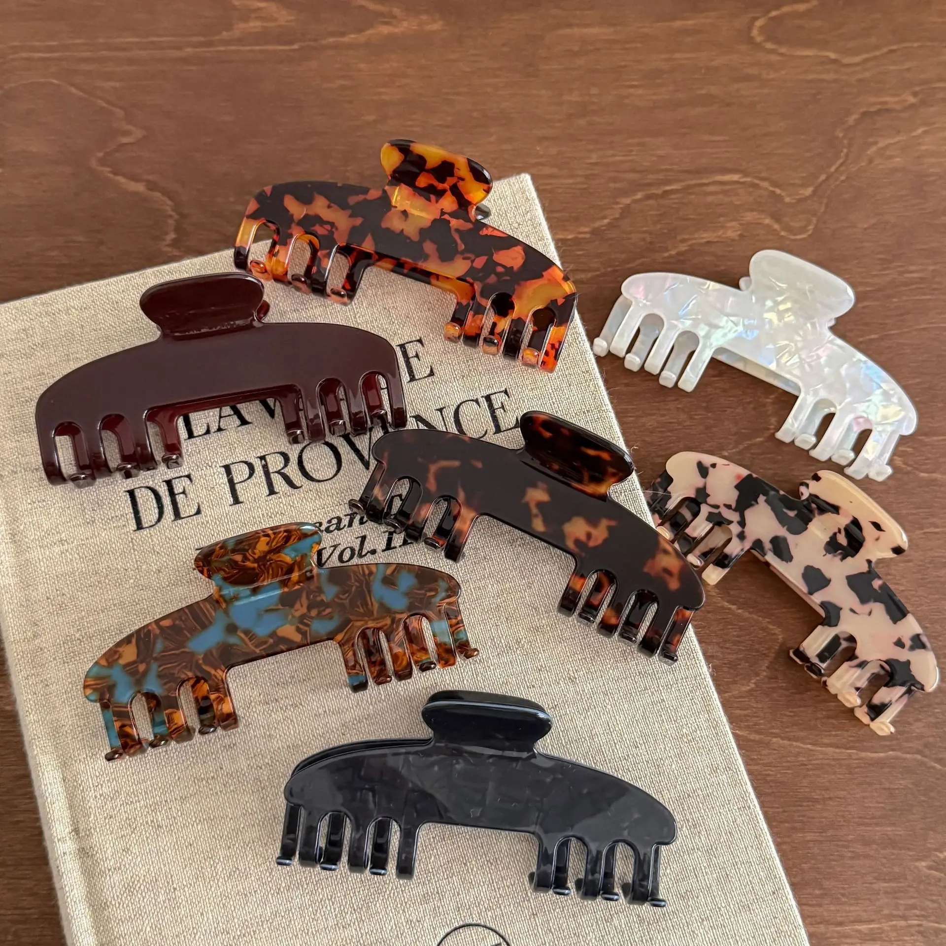

10.5CM temperament advanced sense new cross-border hat hairpin retro leopard print grab clip imitation acetic acid shark clip