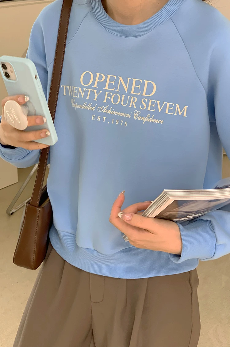 Chic Girl Crewneck Sweatshirt with Letter Print Korean Style Loose Pullover Soft Blue Casual Top for Teen Girls and Young Women