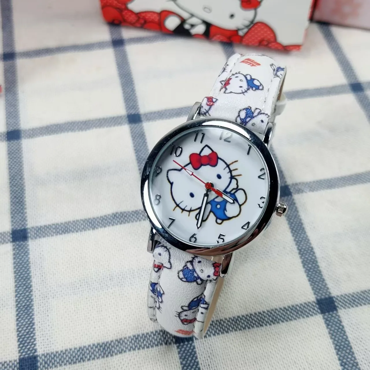 ซานริโอ'นาฬิกาผู้หญิงเฮลโลคิตตี้นาฬิกาการ์ตูนนาฬิกาโลหะผสมนาฬิกาข้อมือควอตซ์สายหนังสำหรับสาวของขวัญวันเกิด ﻿