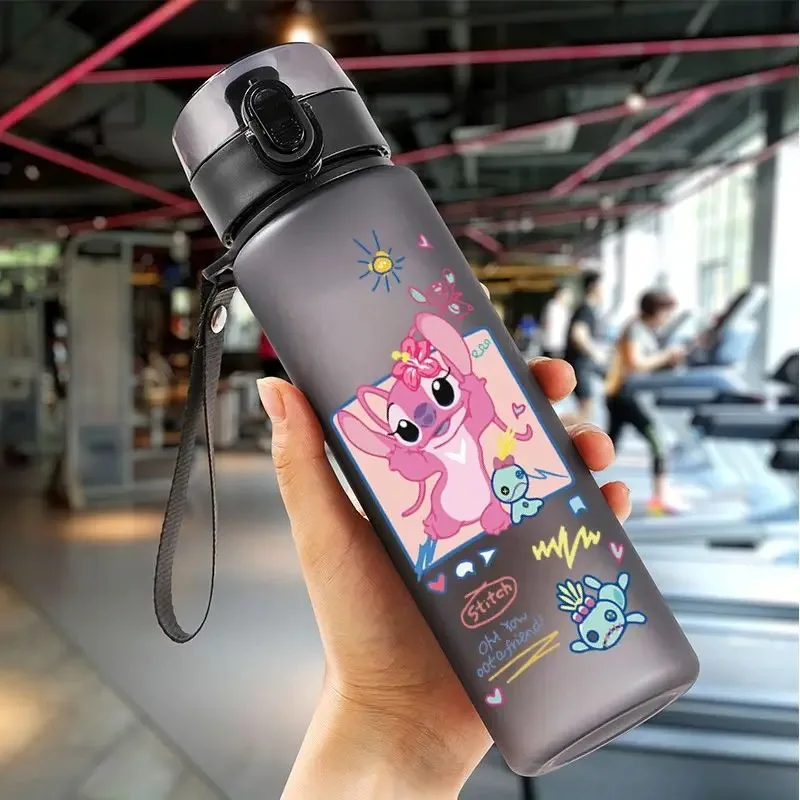 560Ml Steek Engel Cartoon Water Cup Grijsblauw Draagbaar Plastic Cartoon Figuren Clear Cup Outdoor Sport Water Bo