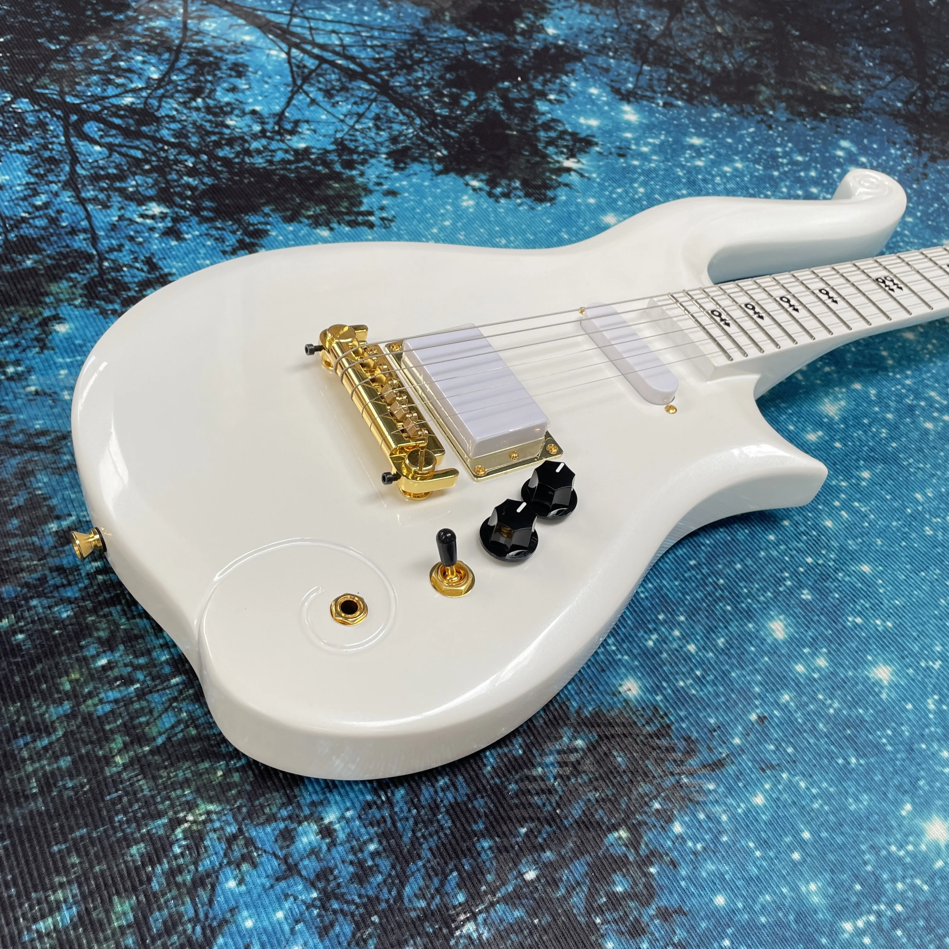 White electric guitar, single and double pickup guitars, maple fingerboard electric guitarra view 4
