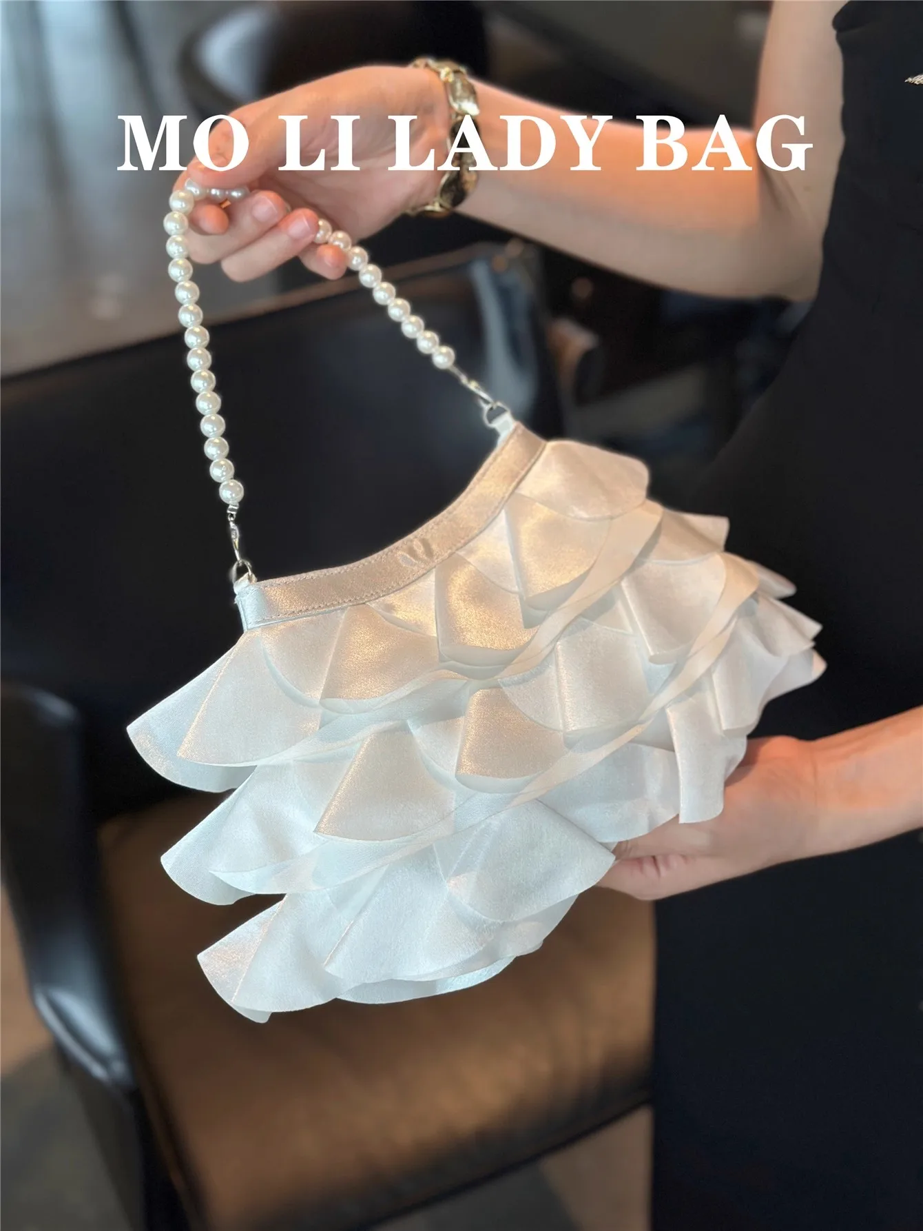 

Luxury Fashion Designer Satin Skirt Women Handbag Solid Color Pleated Banquet Bag Wedding Party Clutch Purse Shoulder Bag