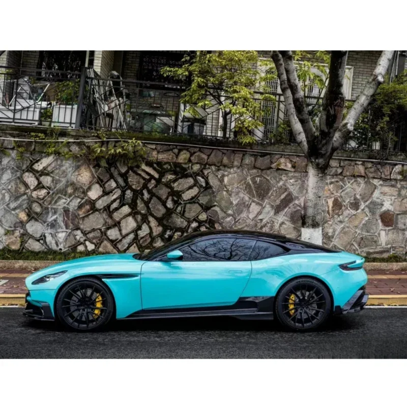 High Quality Dry Carbon Fiber Extended Side Skirt for DB11