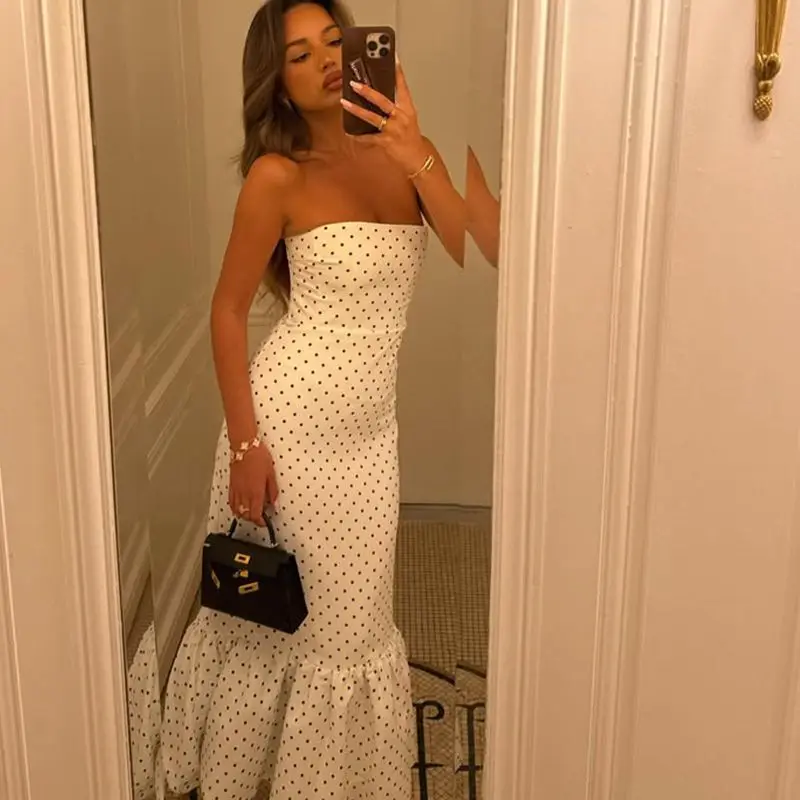 Vestidos bodycon em mulher branca bateau pescoço ampla abertura clavícula revelando elegante sofisticado atemporal clássico moda vibe