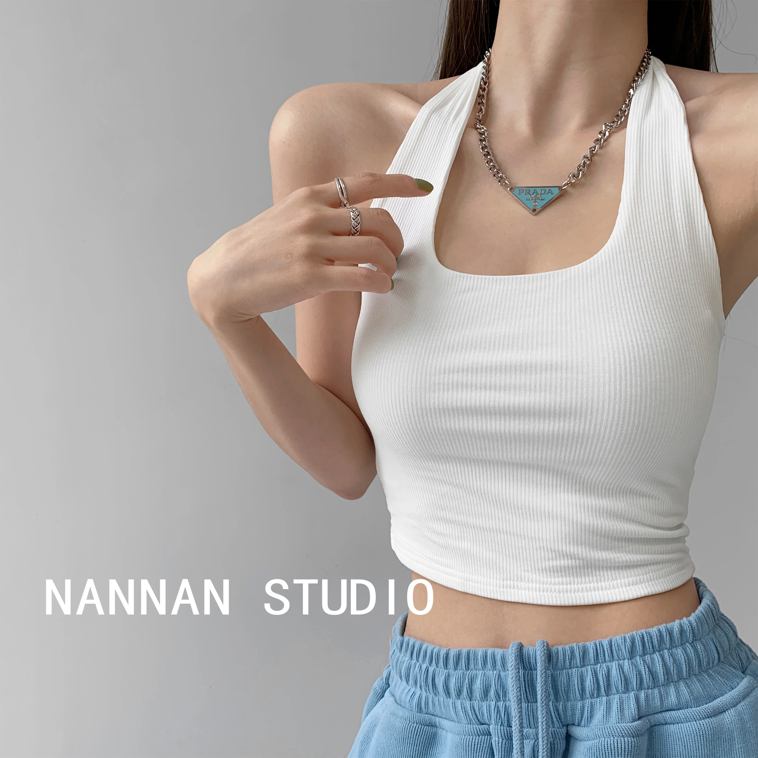 섹시한 스트리트 스타일 니트 짧은 조끼 여성용 퓨어 컬러 심플한 디자인 여름 아우터 탑 민소매 넥 행잉 디자인