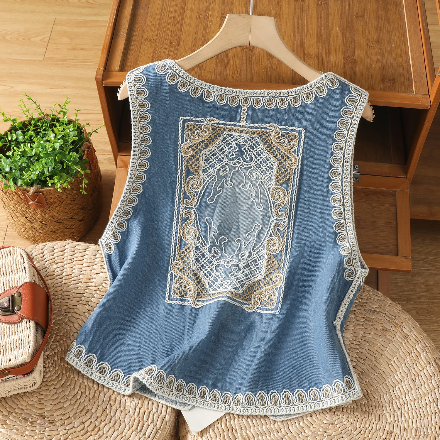 

Lightweight Embroidered Denim Vest Top Women Summer Thin Svel Outerwear Layering oulder Pad irt Cotton Polyester Blend