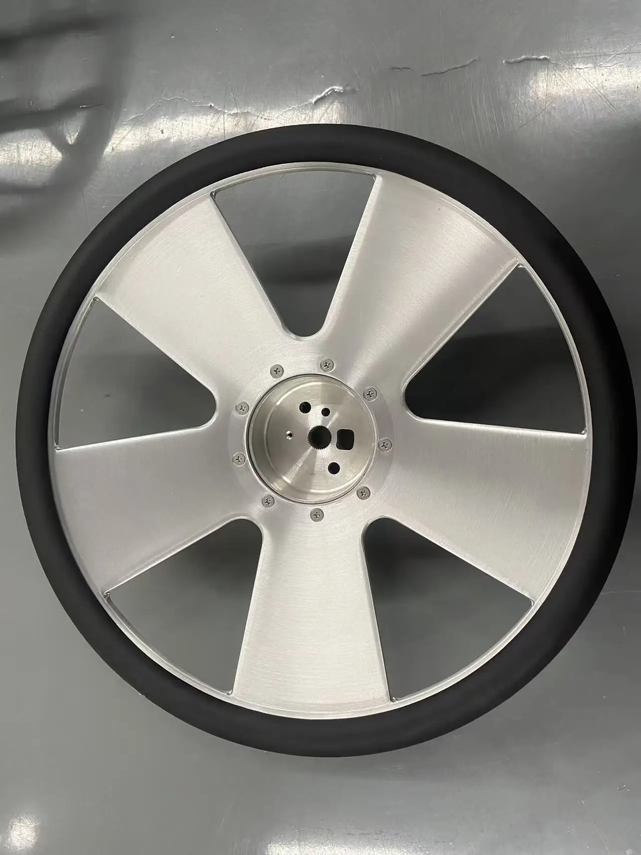 Customizable 15inch Car Steering Wheel Smooth Surface High Performance Steering Wheel for Daily Driving