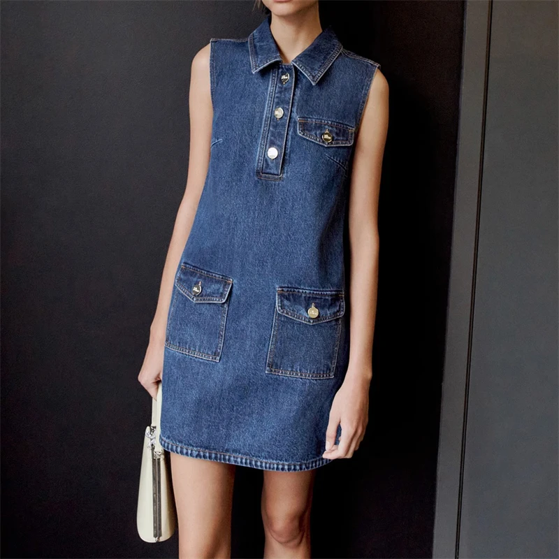 Un nuevo vestido vaquero sin mangas con múltiples bolsillos decorado con botones de diamantes lavados de algodón puro con solapa para mujer de verano y mini de moda