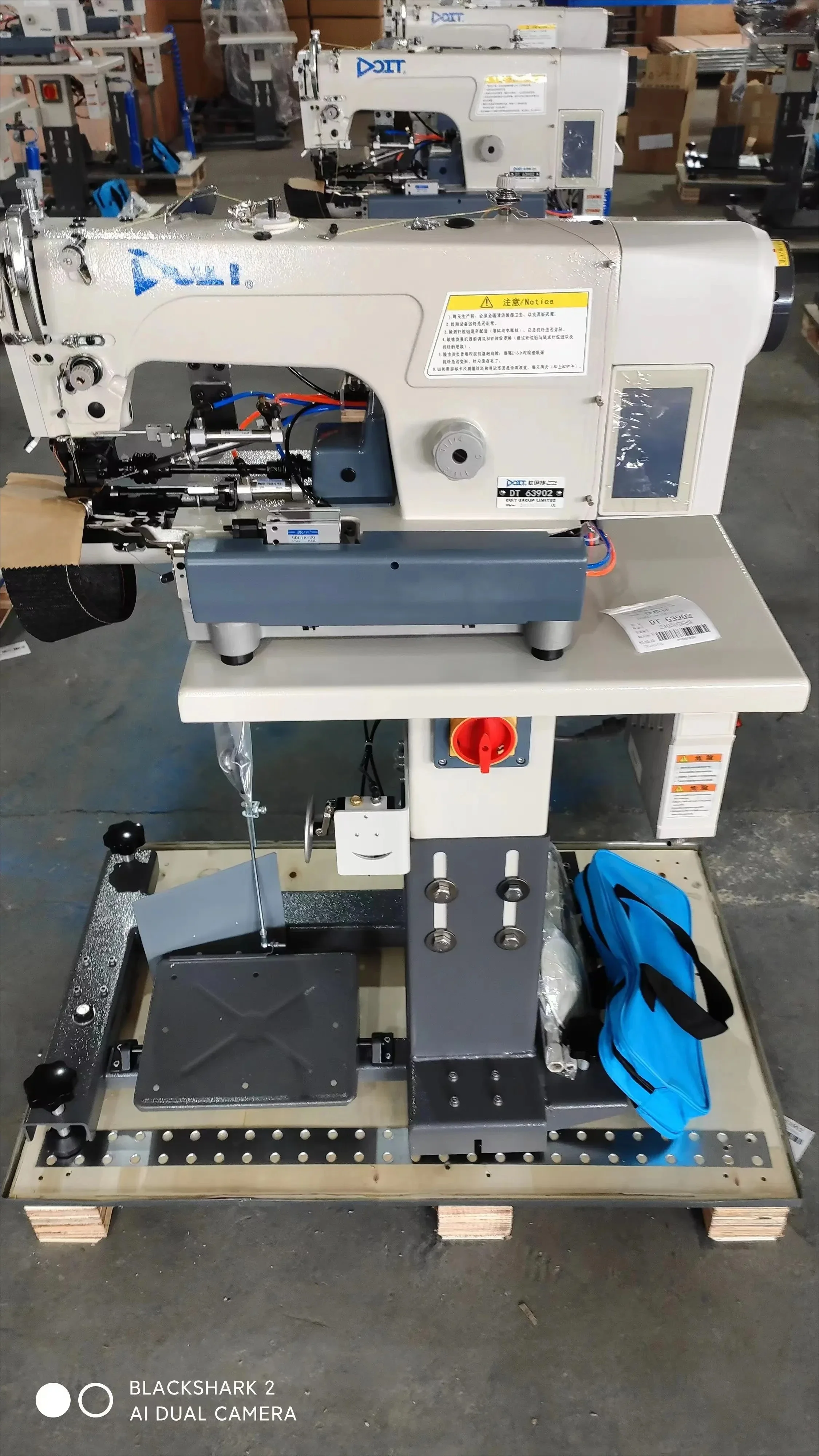 ماكينة خياطة صناعية هوائية أوتوماتيكية عالية السرعة 63900 HB-PF/CV آلية تغذية يدوية حاشية سفلية جديدة للبيع