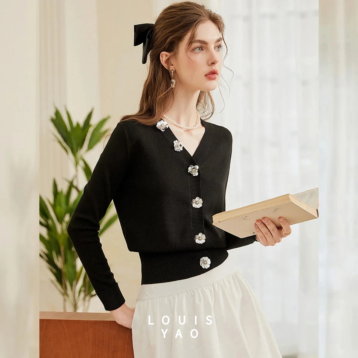 

LOUISYAO Bead Flower Decorative Cardigan 2025 Spring Tops Gentle and Elegant Temperament V-neck Women's Knitted Sweater Tops