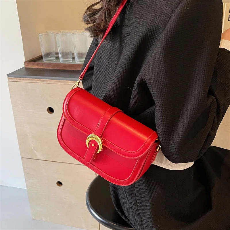 

2025 Niche Women‘s Underarm Square Bag, Vintage Chic Vegan Leather Crossbody Purse, Multi-way Shoulder Bag for Daily Dating