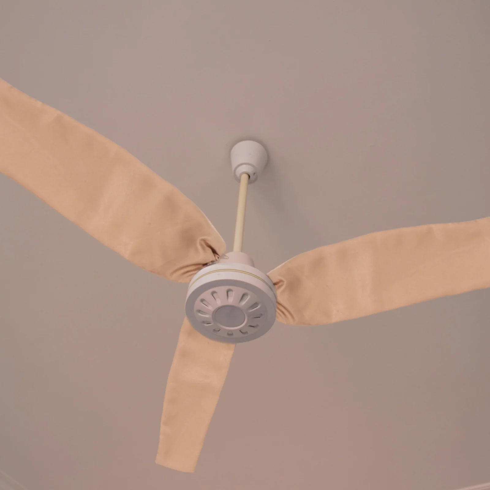 

1Set Ceiling Fan Cover Protective Fabric Hanging Fan Blade Cover Easy Install Washable Protector for Electric Fans