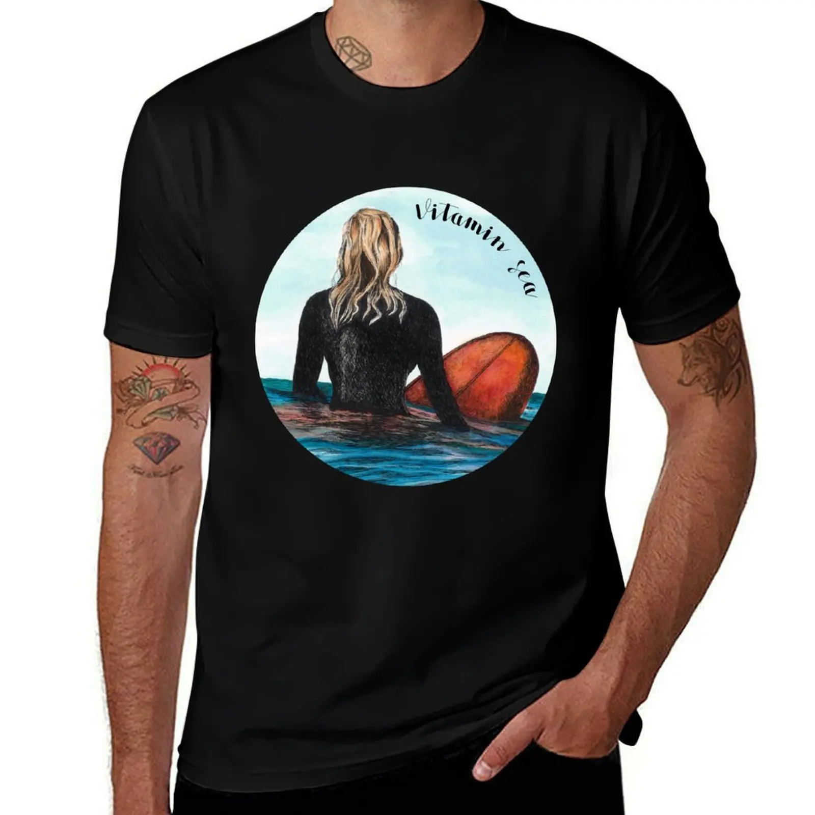 Vitamin Sea - Camiseta con estampado de chica surfista rubia con tabla de surf naranja en agua azul, top deportivo antitranspirante