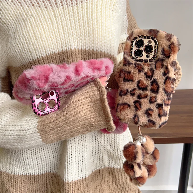 Funda de moda con estampado de leopardo, peluche y soporte para lente, para iPhone 17Air 15 14 13 12 11 16 Pro Max, con cadena para muñeca y protección contra golpes 5