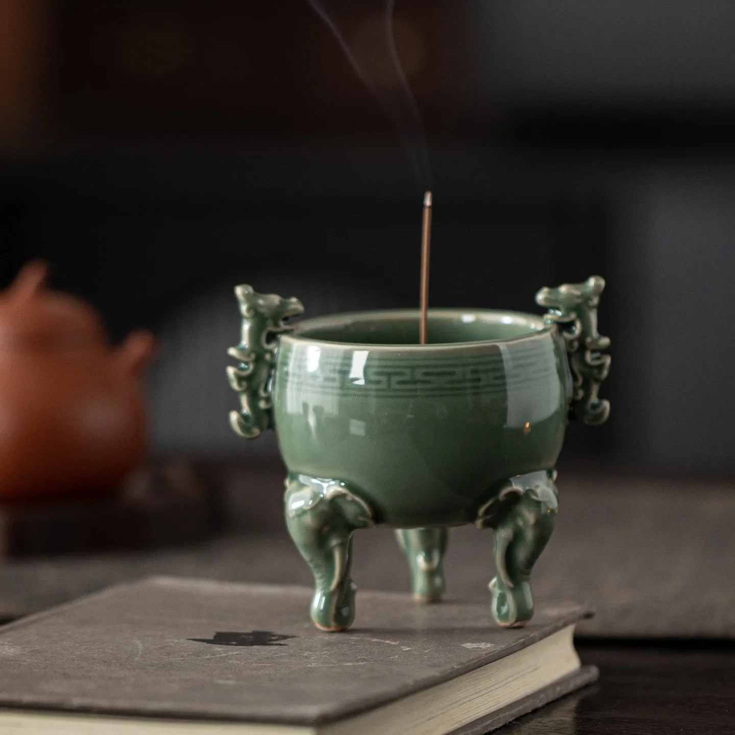 Yue Kiln Celadon Elephant Foot Incense Burner Ceramic Three-legged Line Incense Burner Offering Furnace Zen Incense Insert Gift