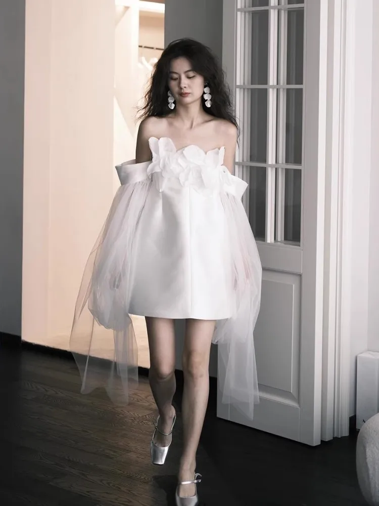 

Elegant White Flower Wedding Dress Fashionable High Waist Floor Length Bridal Gown with Veil Travel Photography Dress