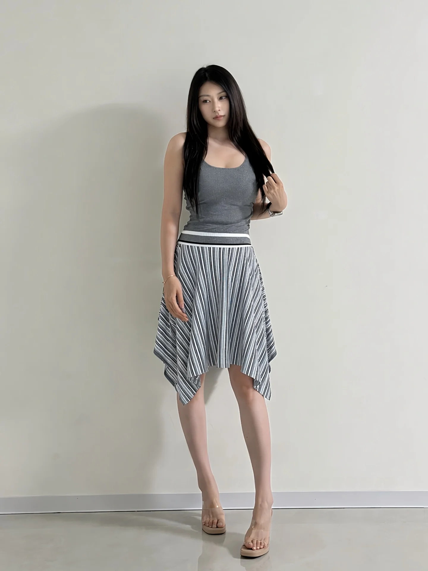 

Fashionable Casual Knitted U-Neck Vest And Skirt Set Women's Summer Stripe Pattern Two-Piece Suit Leisure Holiday Ensemble