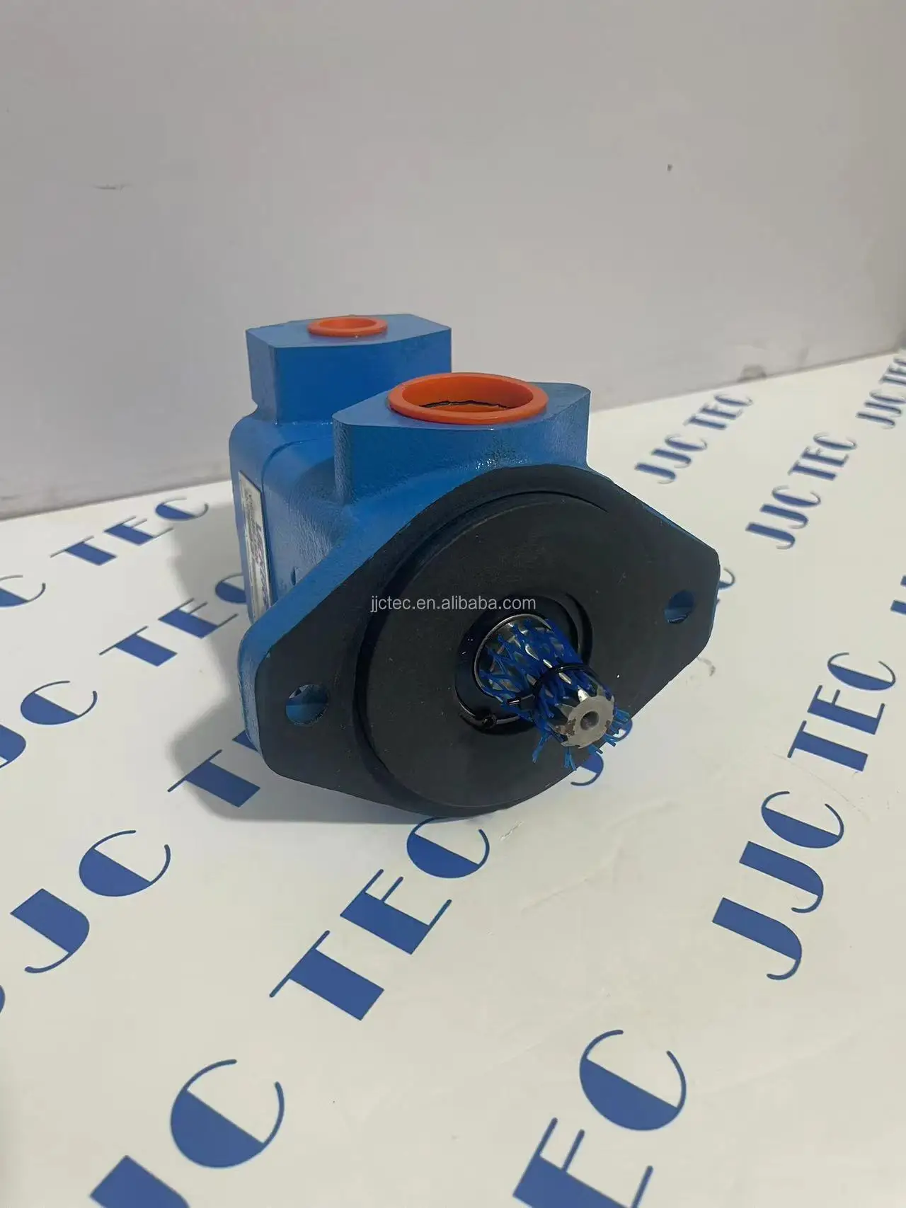 

Top Drive Spare Part 107783-5C11R HYDRAULIC VANE PUMP TDS-11SA for Offshore Oilfield Oil Well Drilling Equipment Instock