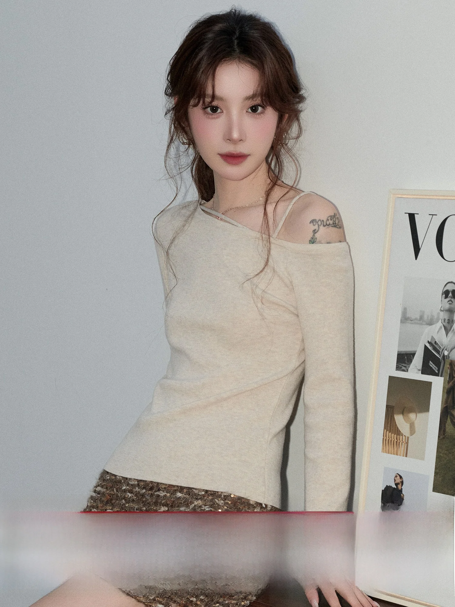 

Весна 2026: Женский облегающий вязаный свитер с открытыми плечами и длинными рукавами, мягкий трикотажный повседневный топ