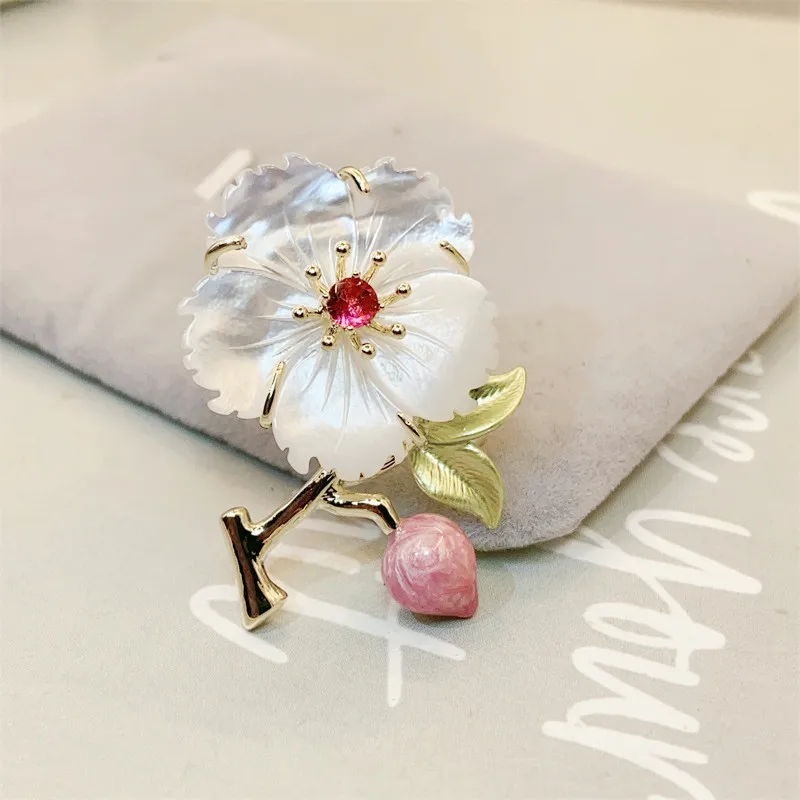 Chinese Style Lucky Auspicious Shell Peach Blossom Brooch Elegant Delicate Flower Pin For Women Clothing Accessory Festive Gift
