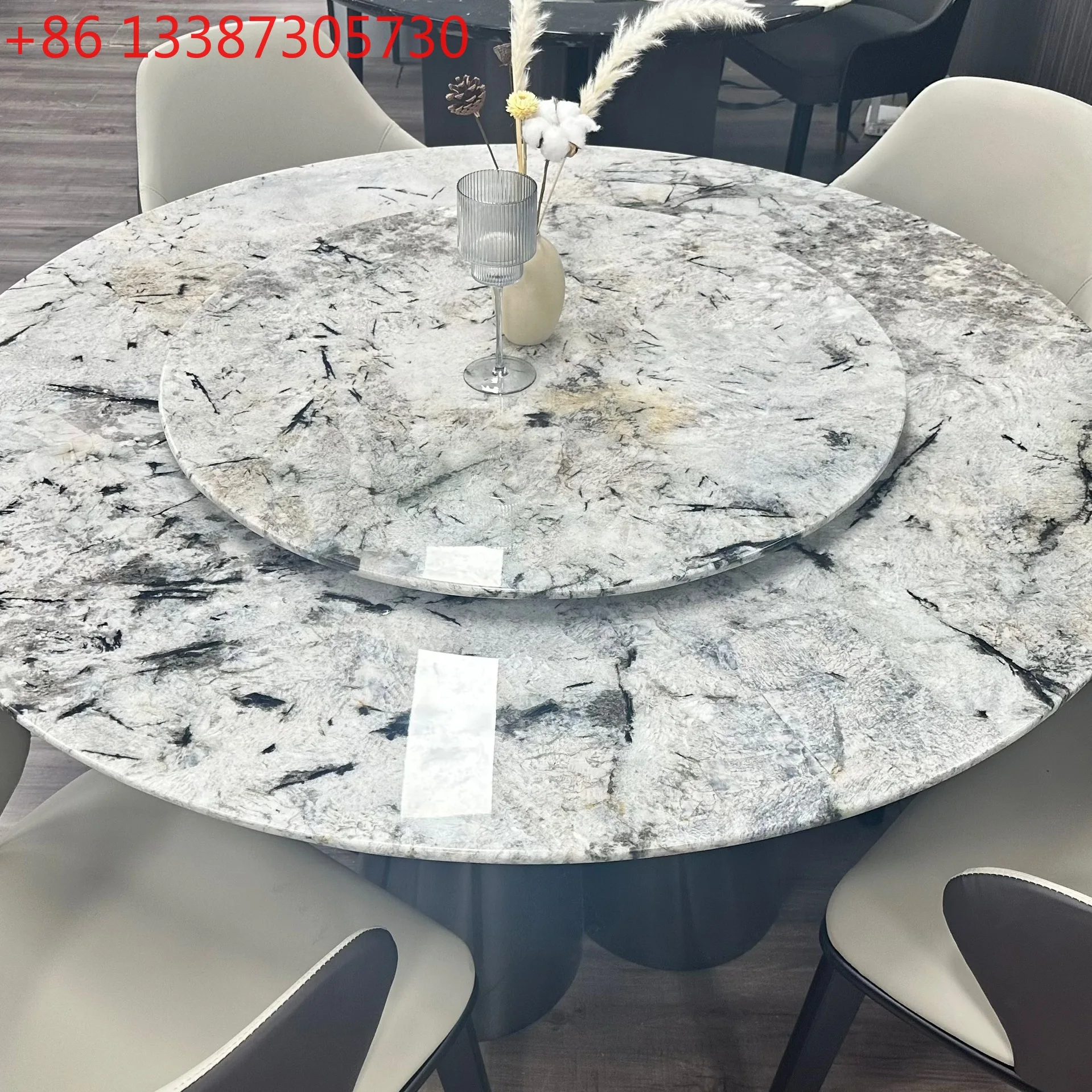 

Роскошный обеденный стол из натурального золотого дерева и нефритовых листьев, мраморный обеденный стол в простом стиле для элитных вилл.