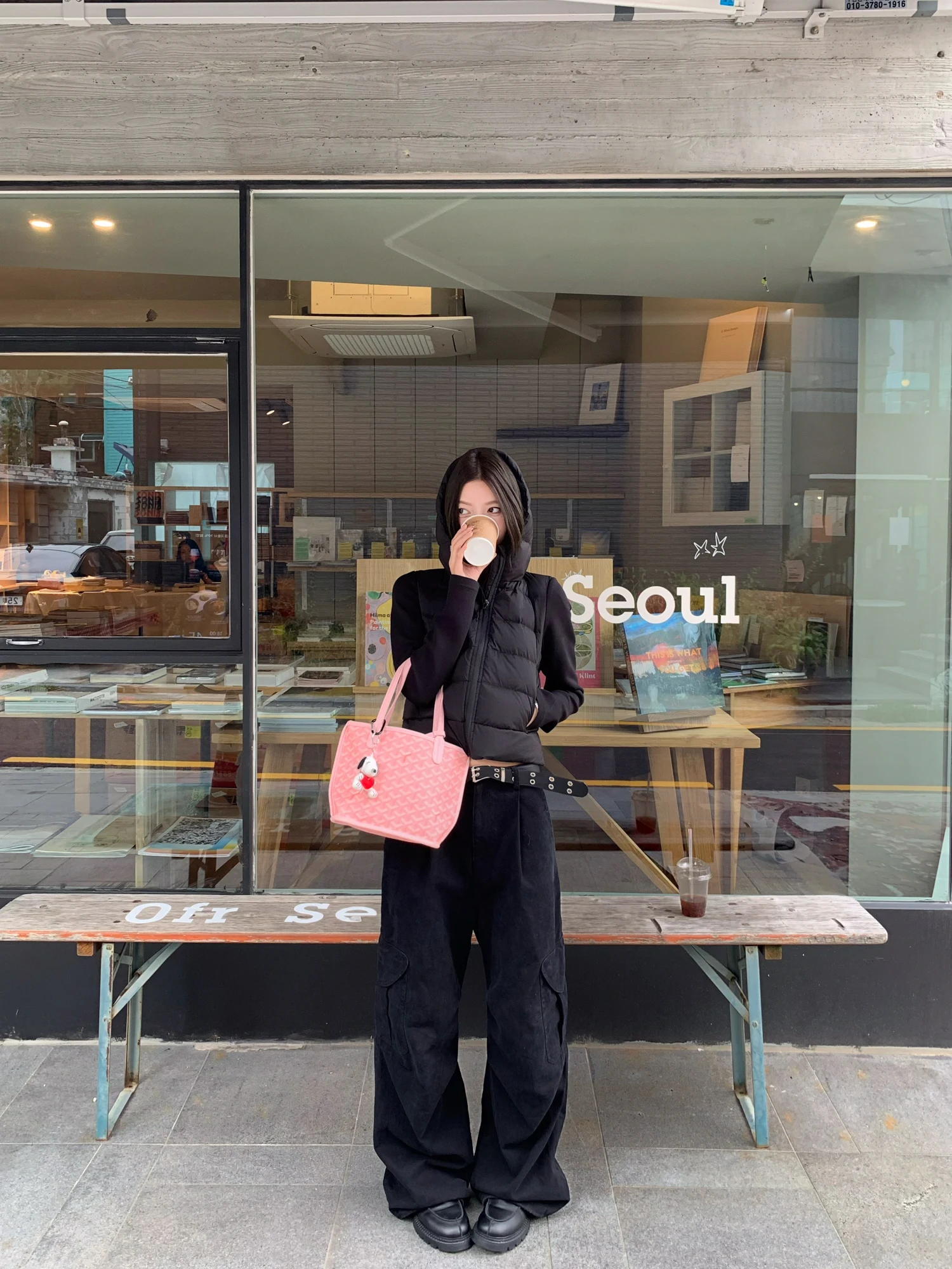 

Утепленная прямая куртка-бомбер с дизайнерским принтом, легкая, модная, теплая, с эффектом визуального удлинения фигуры.