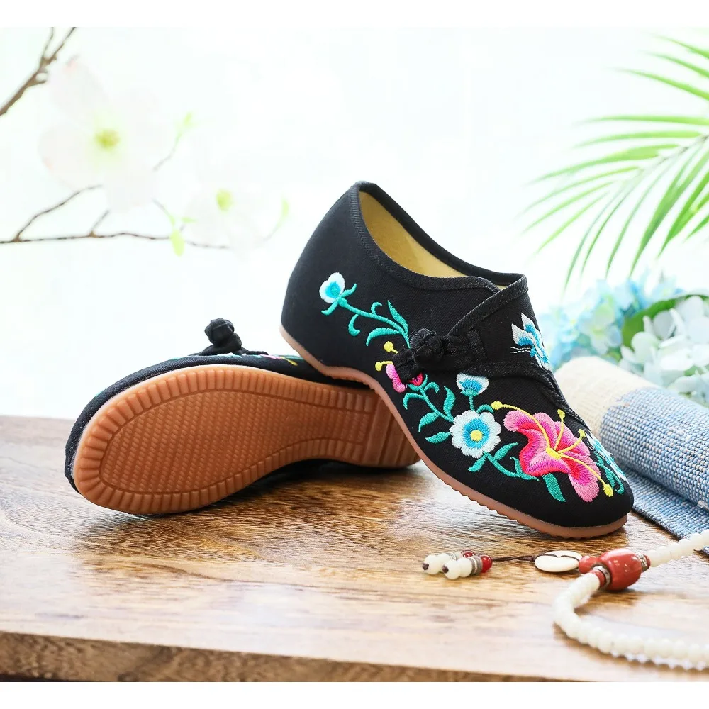 Dance Vintage Shoes for Women Sneakers Ethnic Style Embroidery Streetwear Chinese style Old Beijing Hanfu Harajuku Women's Shoes