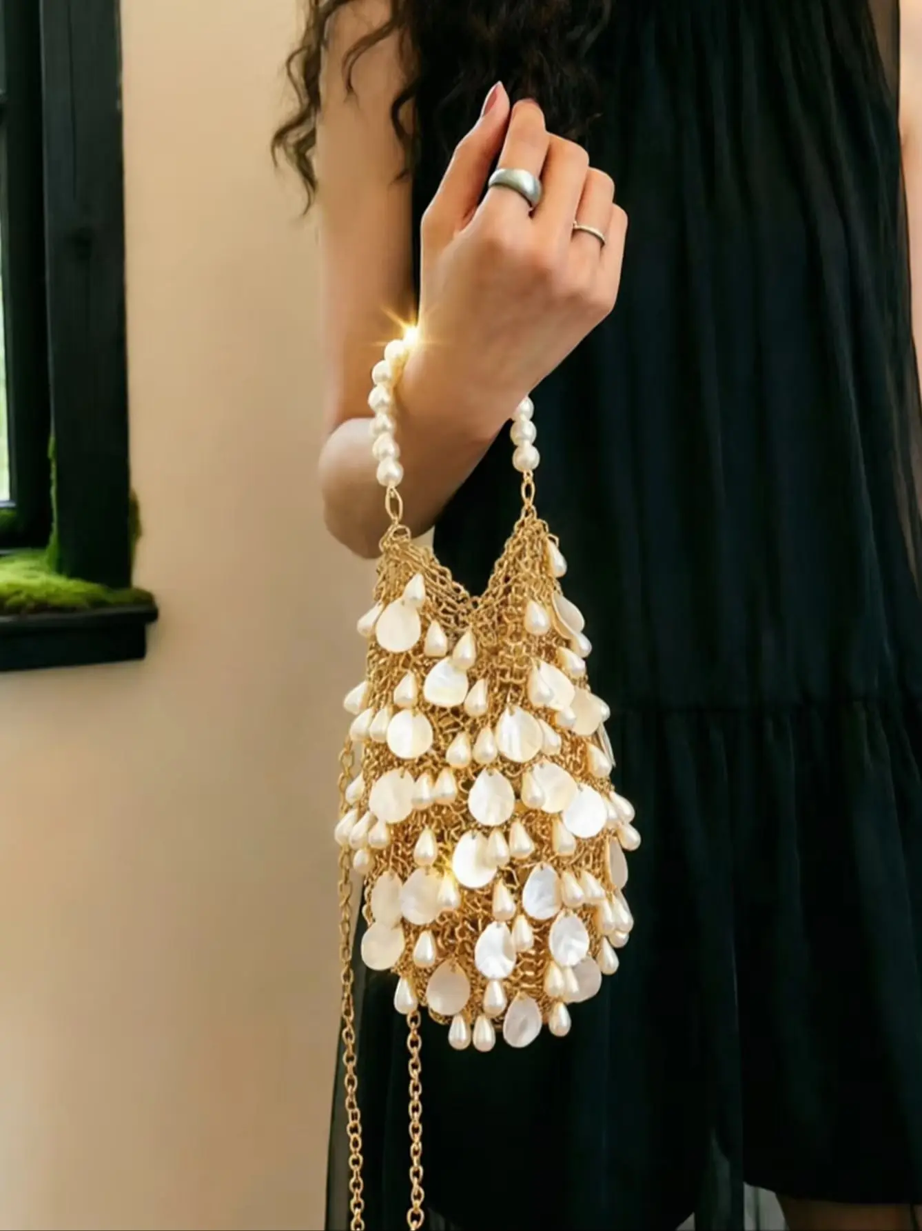 Hand Woven Natural Shell Pieces, Tassel Chain, Water Droplet Bag, Metallic Feeling, Niche Design, Hollowed Out Crossbody Handbag