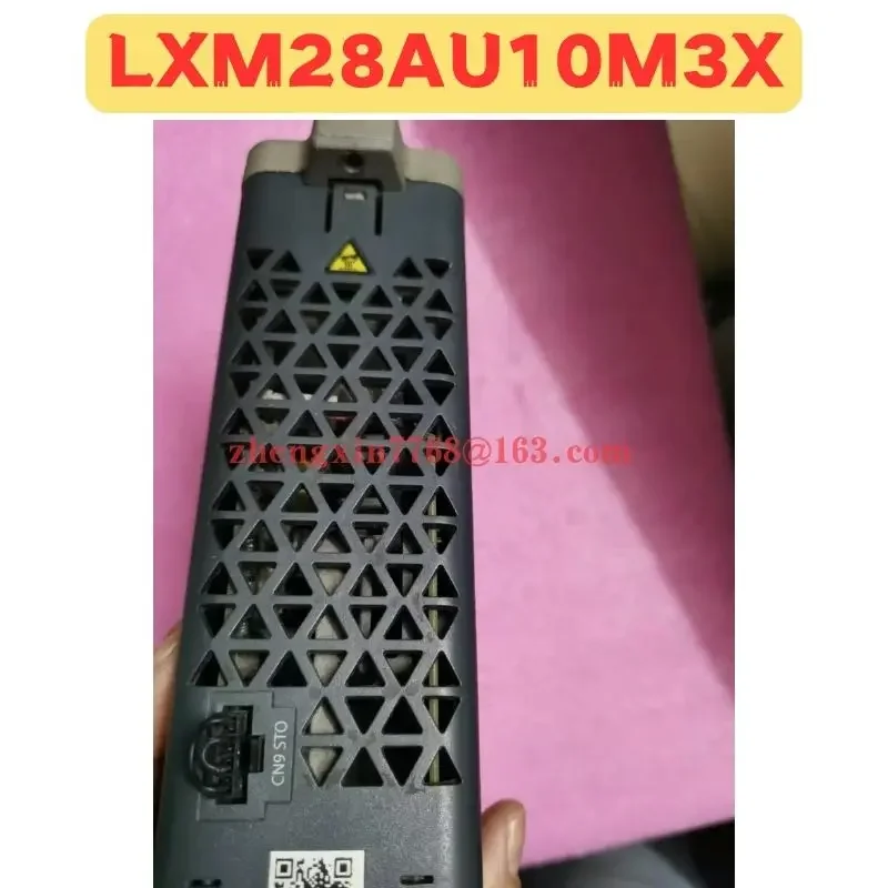 Servoaccionamiento usado LXM28AU10M3X Función normal probada OK