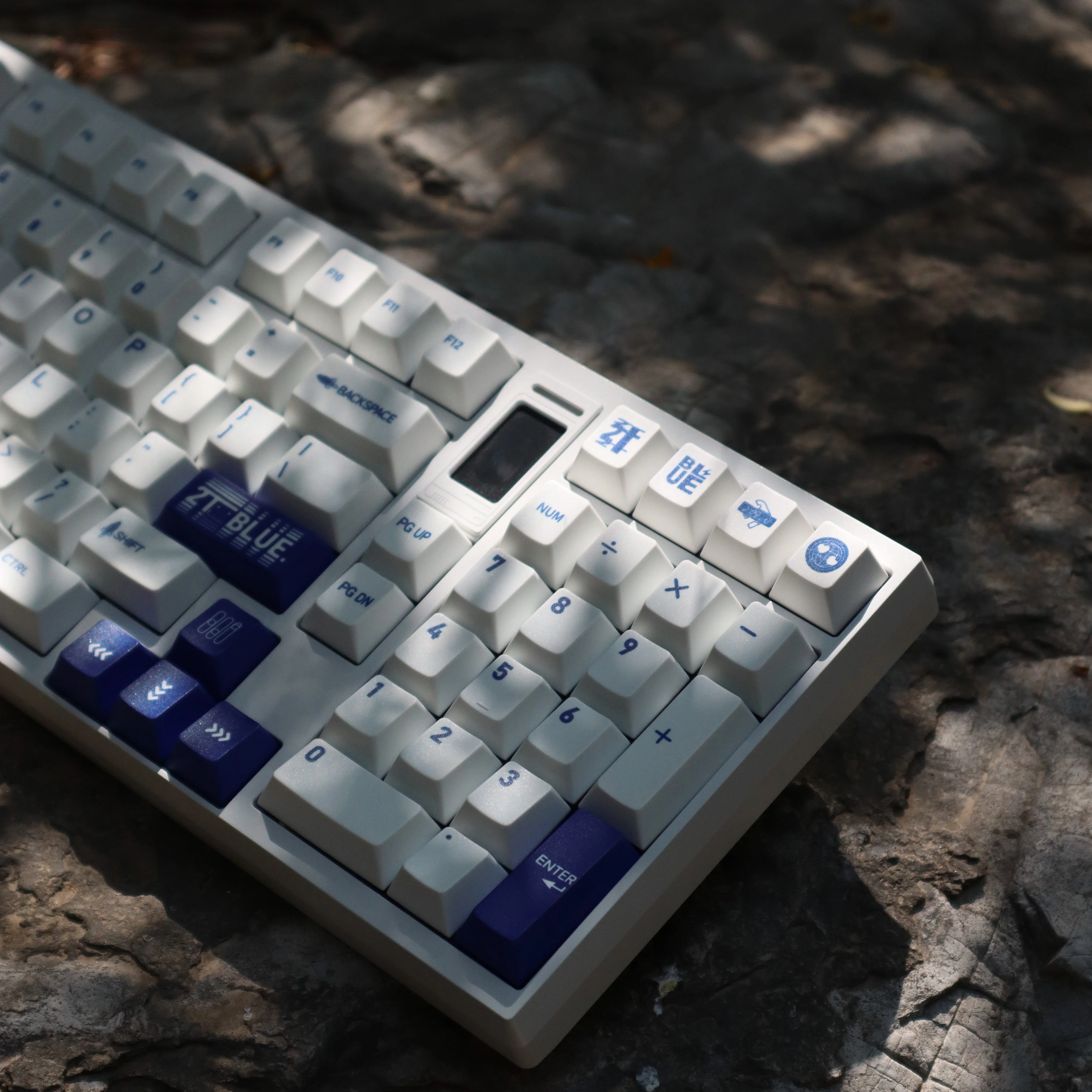 

White and blue theme keycaps PBT original highly sublimated mechanical keycaps customized full set