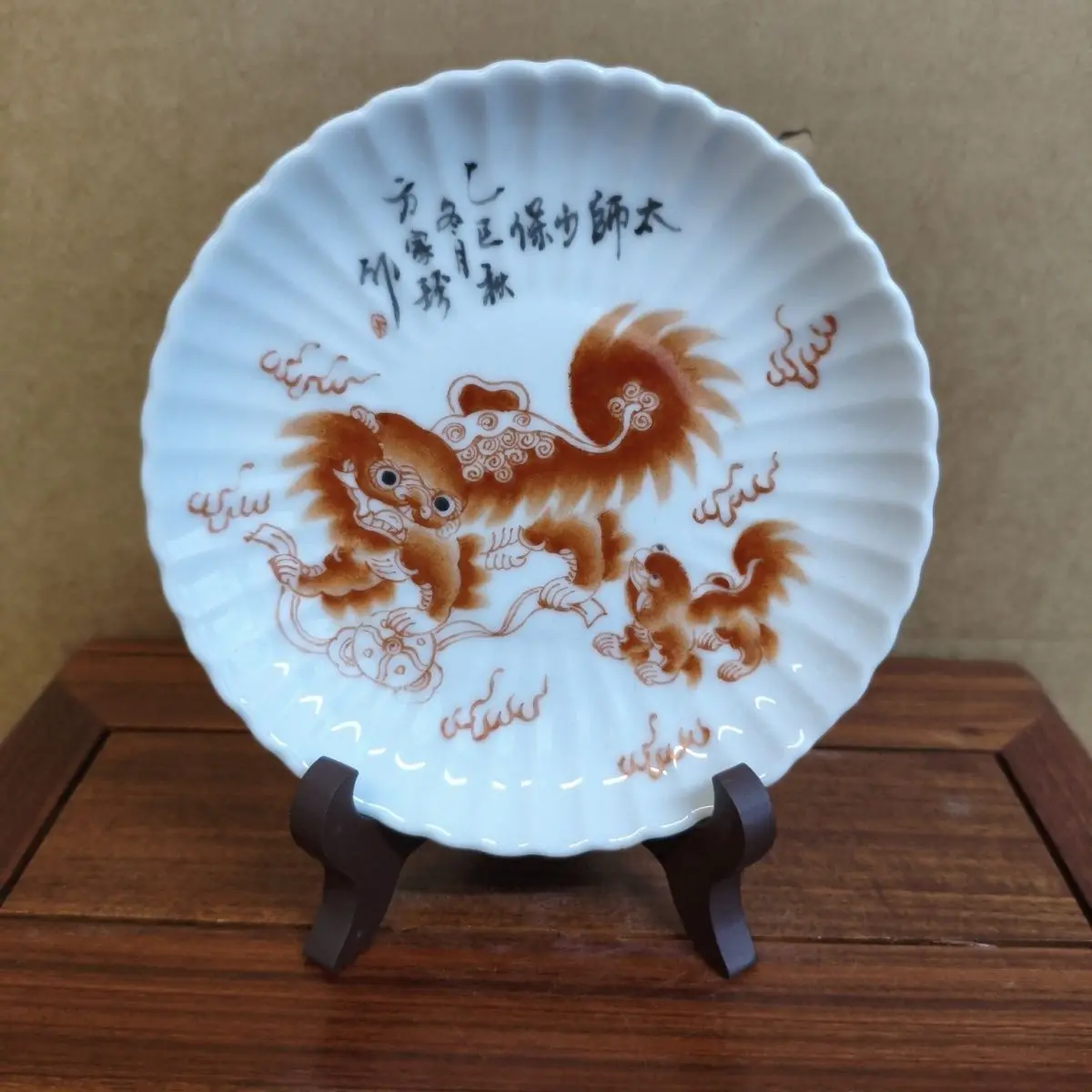 Vintage Hand Painted Ceramic Decorative Plate Taishi Shaobao Design Lion Rolling Hydrangea Antique Collection Decorative Plate