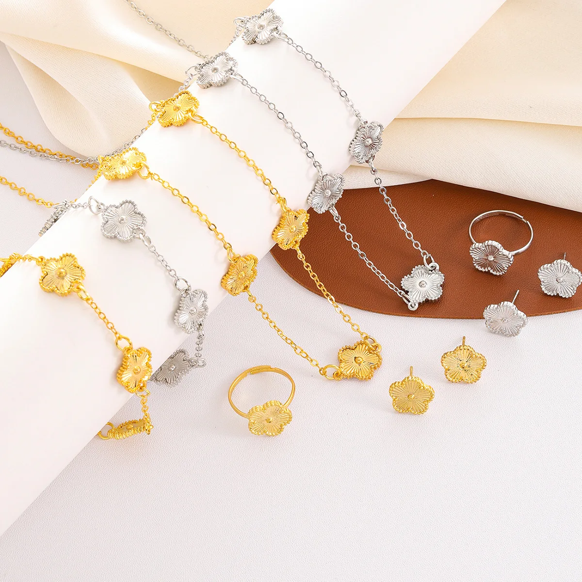 Trendy Luxury Five Leaf Flower Bracelets Necklace for Women Gold Color Flower Chain Bracelet Earrings Set Wedding Party Jewelry