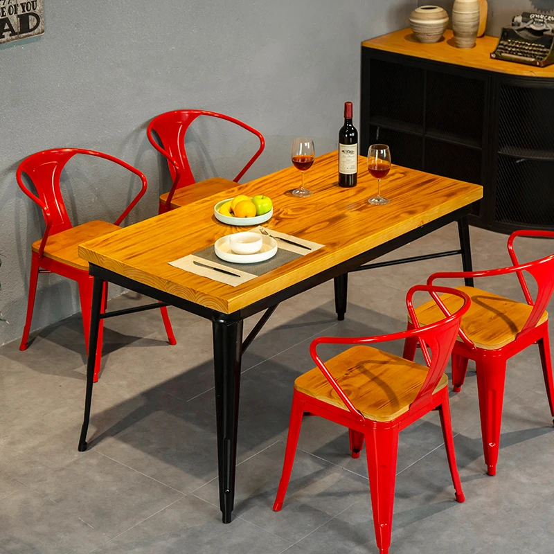 Ensemble de table à manger et chaise avec cadre en métal, restaurant moderne