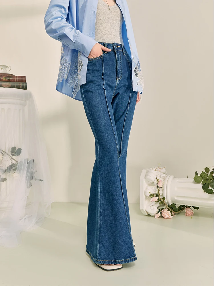 

Синяя свободная рубашка с вышивкой и расклешенные брюки с высокой талией: модный повседневный комплект для женщин от Flowing Era2025